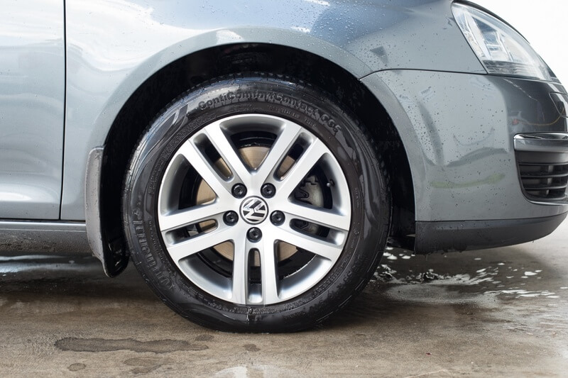 Clean car rim with the Complete Custom Wheel Cleaning Kit