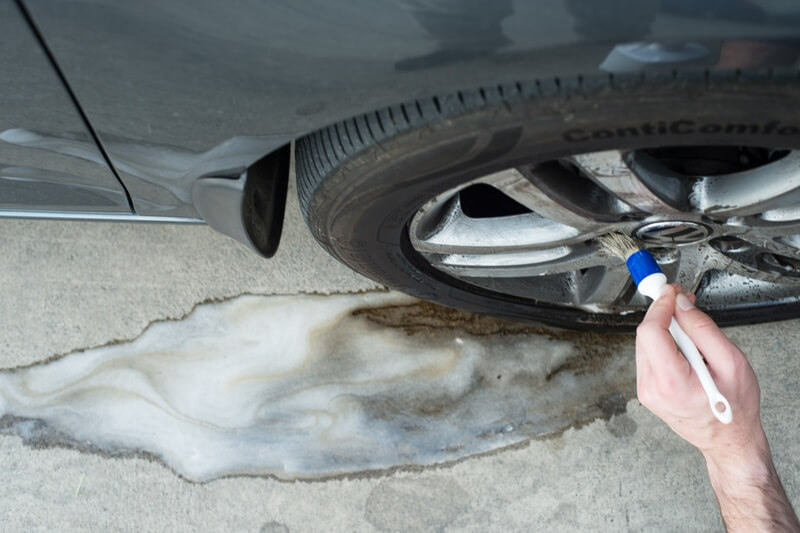 Cleaning car wheels with Autoglym