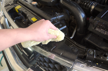 Cleaning engine bay easily using Autoglym