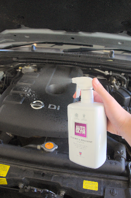 Cleaning engine bay using Autoglym products
