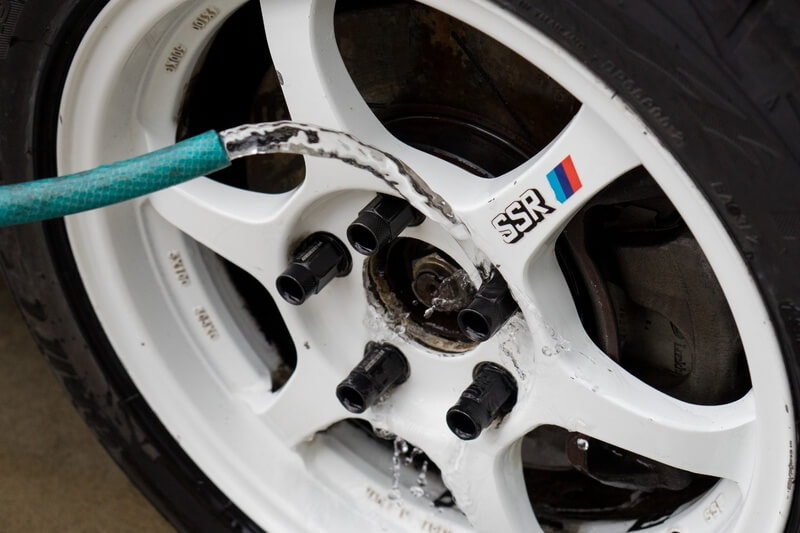 cleaning alloy wheels
