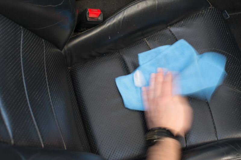 cleaning leather in car using Autoglym