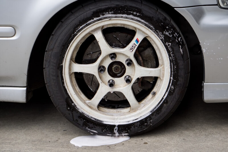 how to clean alloy wheels in a simple way