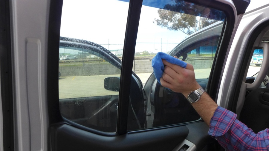 best way to clean car windows