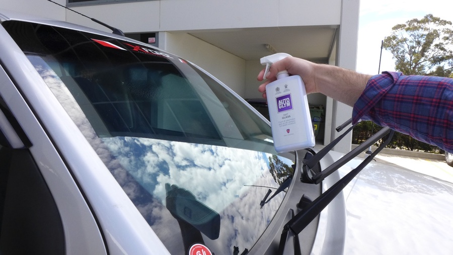 how to clean windshield using Autoglym